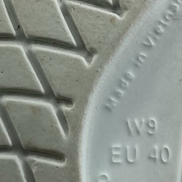 Oofos Oolala Luxe Flip Flops Womens Size 9 Ice White Comfort Recovery Sandals - Picture 8 of 9